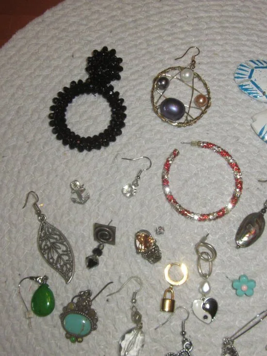Craft Jewelry Single Earrings Bundle - Picture 2 of 5